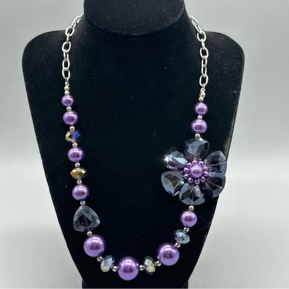 Jewelry - Glass Beaded Faux Pearl Silver Tone Floral Purple Jewelry Statment Necklace 20”